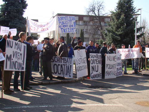 Protest la Prefectura (c) eMM.ro